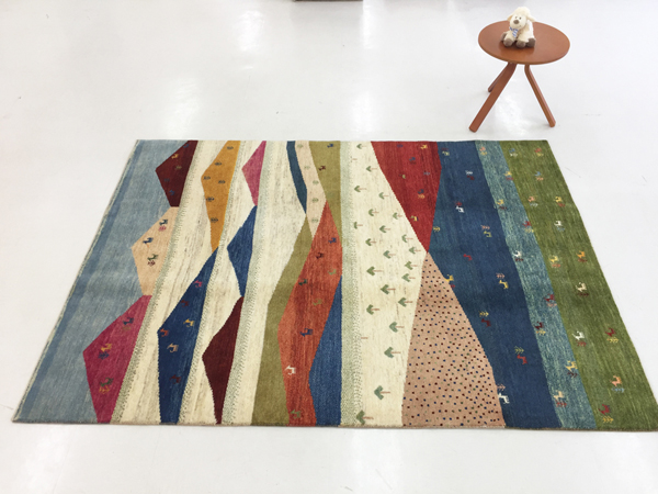ゾランヴァリ手織り絨毯ギャッベ風景